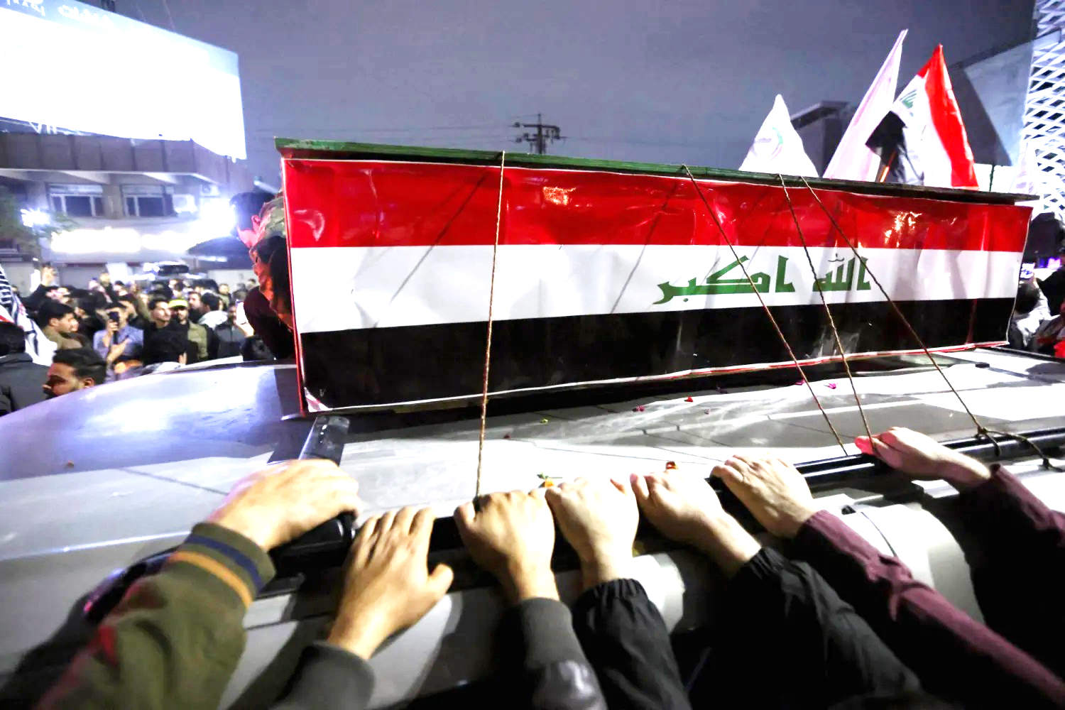 تواصل الغارات في العراق يكشف انقسامات سياسية وأمنية